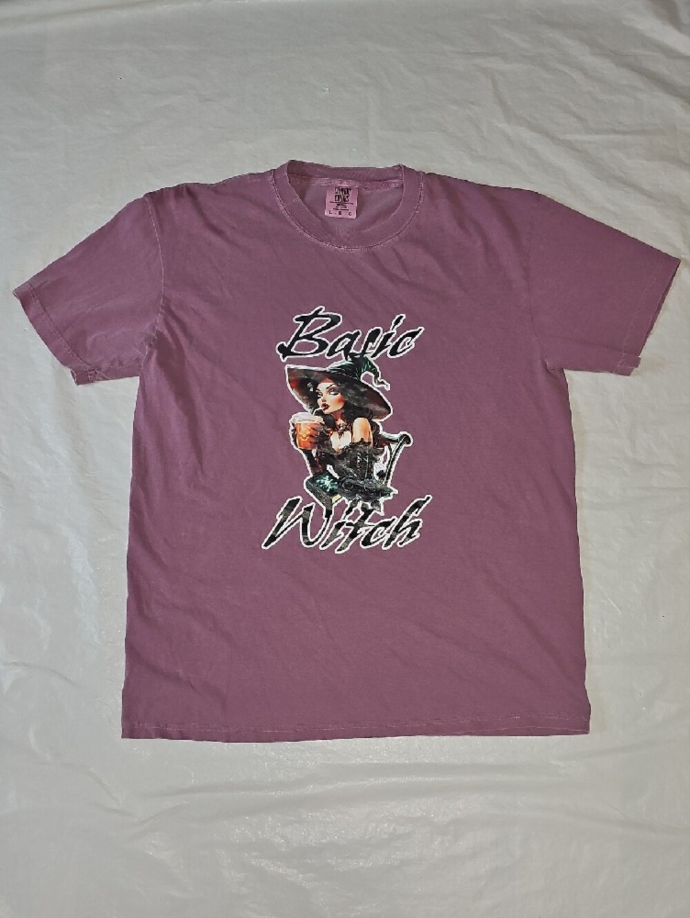 Basic Witch Women's Large Graphic Crew Neck T-Shirt Used
